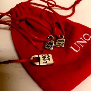 Uno de 50 silver pendant set